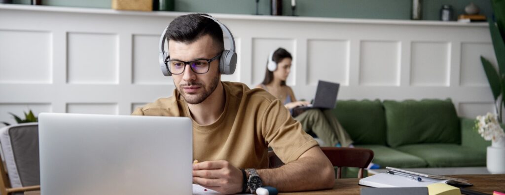 Teletrabajo: Qué es y en Qué Consiste, sus Pros y Contras para Empresas y Trabajadores