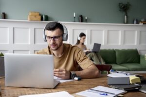 Teletrabajo: Qué es y en Qué Consiste, sus Pros y Contras